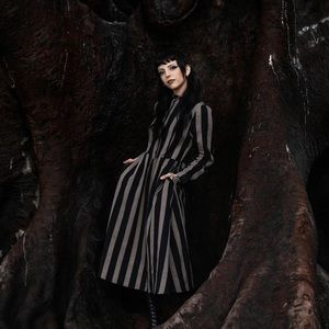 Lively Ghosts Grave Familiar dress